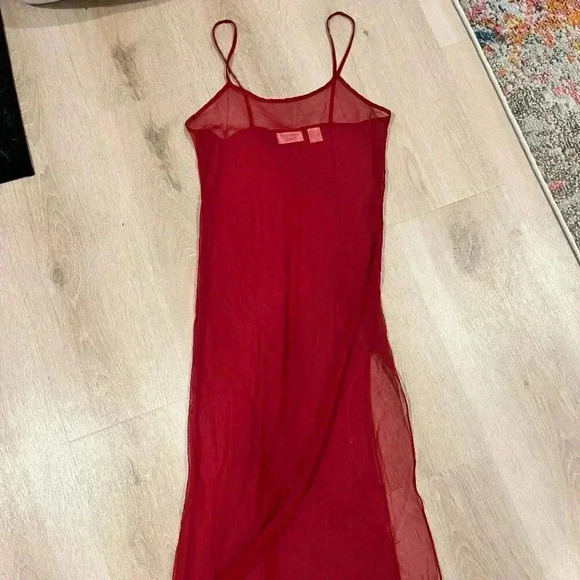 Victoria's Secret Other - Victoria's secret gold tag long red slip, small